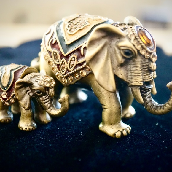 Elephant Mom and Baby Ring Protector - Picture 2 of 10